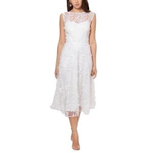 Xscape Womens Lace Applique Cocktail And Party Dress in Winter White Size 8 NWT
